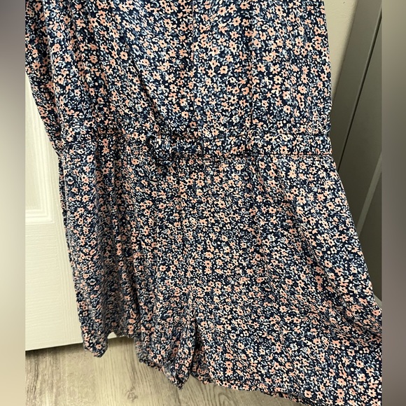 H&M Kid’s Romper. Size 11-12 Y. Floral pattern. - Picture 3 of 4